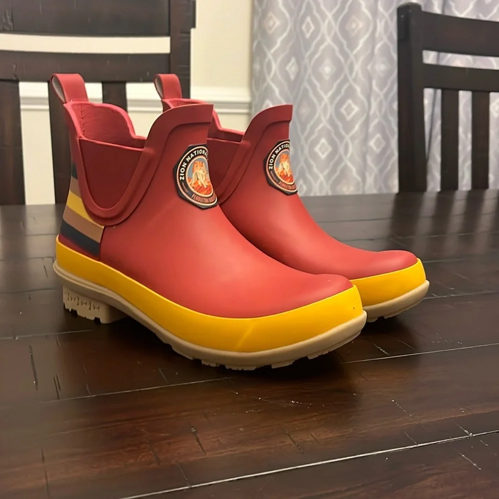 Pendleton Zion National Park Chelsea Rain Boots new red Women’s Size 11